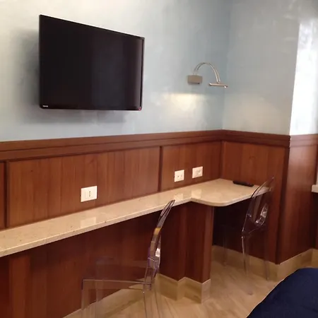 Residenza Matteucci 2* ローマ
